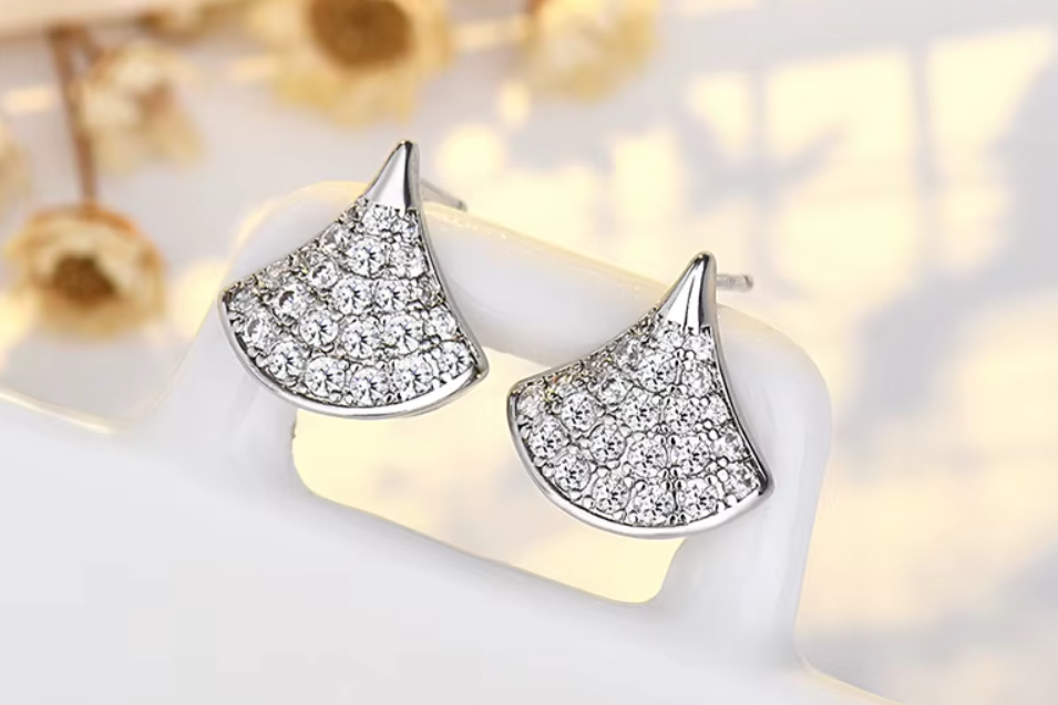 D-Color Moissanite Earrings – S925 Sterling Silver Light Luxury High-End Studs