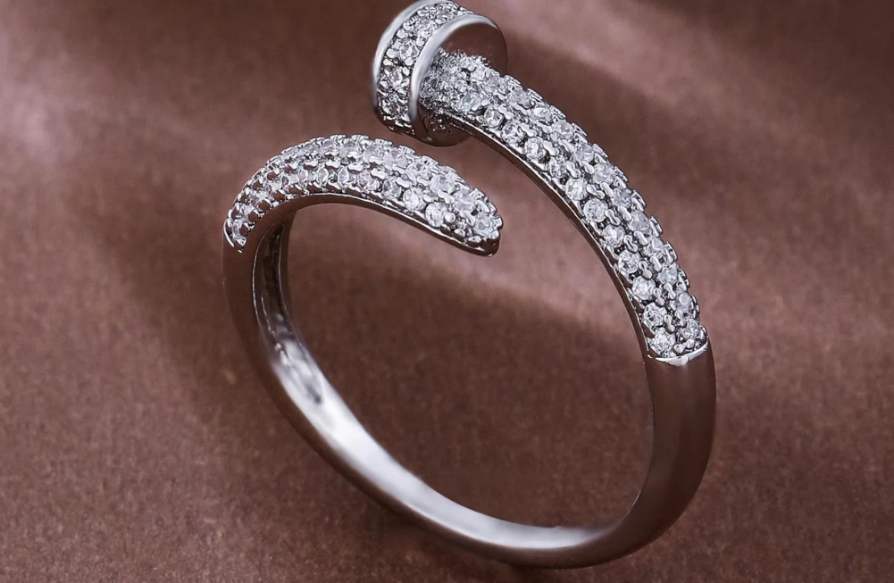 Elegant Open Zircon Ring for Women – Minimalist Light Luxury Adjustable Fashion Ring