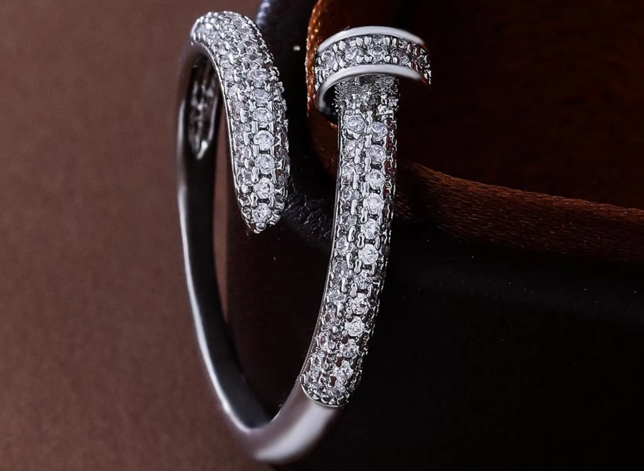 Elegant Open Zircon Ring for Women – Minimalist Light Luxury Adjustable Fashion Ring