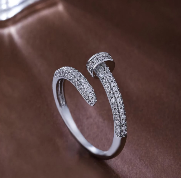 Elegant Open Zircon Ring for Women – Minimalist Light Luxury Adjustable Fashion Ring