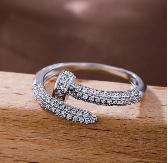 Elegant Open Zircon Ring for Women – Minimalist Light Luxury Adjustable Fashion Ring