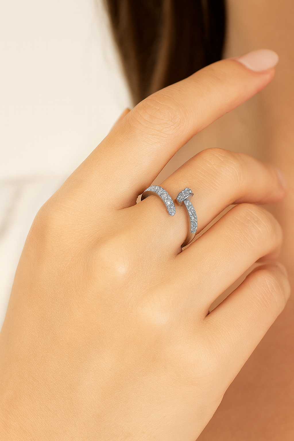 Elegant Open Zircon Ring for Women – Minimalist Light Luxury Adjustable Fashion Ring